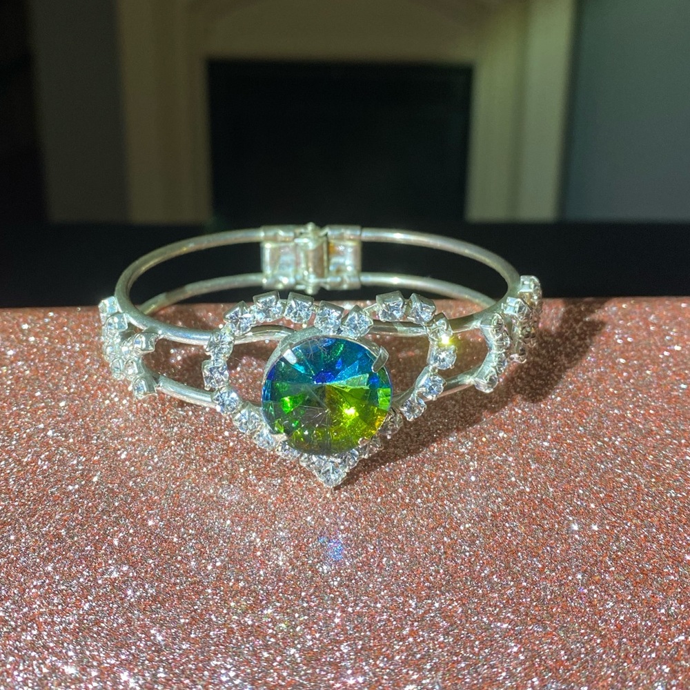 Glass crystals snap open bracelet